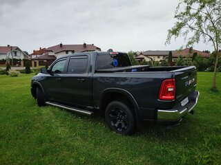 2024 Ram 1500 Crew Cab V Рестайлинг, серый, 5909981 рублей, вид 5