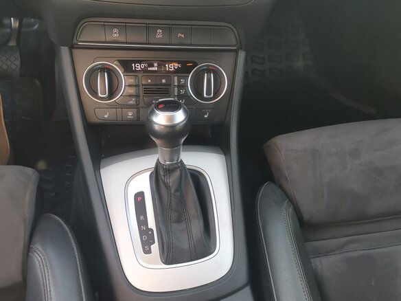 2015 Audi Q3 I (8U) Рестайлинг, чёрный, 1750000 рублей - вид 15