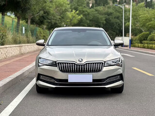 2023 Skoda Superb III Рестайлинг, бежевый, 2070700 рублей, вид 2