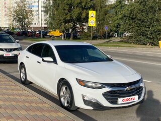 2020 Chevrolet Malibu IX Рестайлинг, белый, 1100000 рублей, вид 1