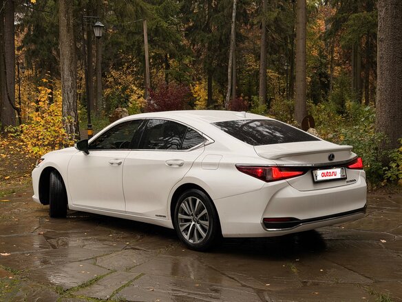 2020 Lexus ES 300h VII, белый, 4200000 рублей - вид 7