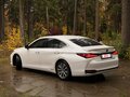 2020 Lexus ES 300h VII, белый, 4200000 рублей - вид 7