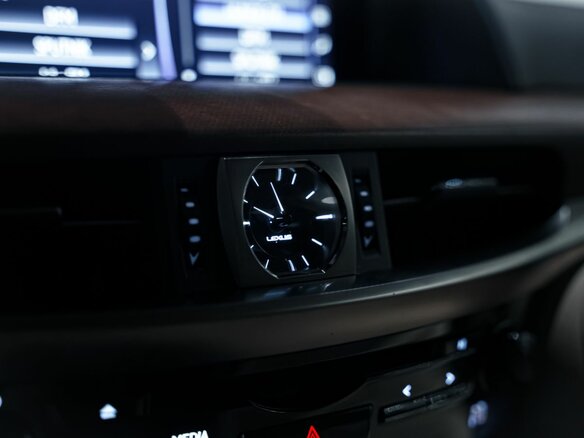 2016 Lexus LX 450d III Рестайлинг 2, белый, 6950000 рублей - вид 13