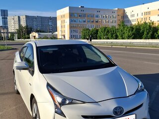 2018 Toyota Prius IV (XW50), белый, 2200000 рублей, вид 2
