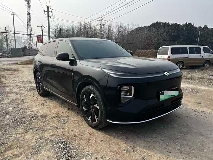 Открыть фотографии: Changan Qiyuan Q07