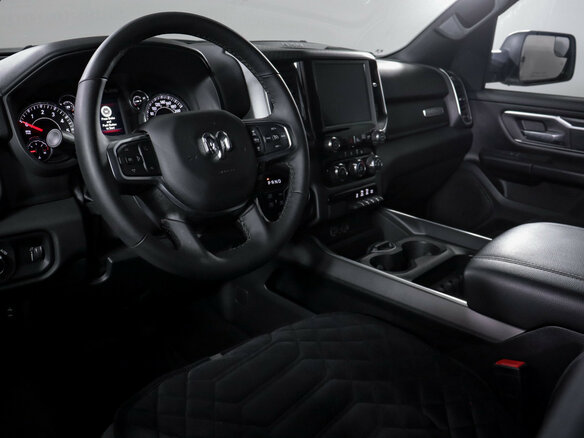 2024 Ram 1500 Quad Cab V Рестайлинг, серый, 7000000 рублей - вид 13