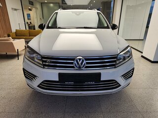 2017 Volkswagen Touareg II Рестайлинг, белый, 3150000 рублей, вид 2