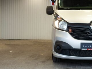 2015 Renault Trafic III, серебристый, 1950000 рублей, вид 4