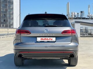 2019 Volkswagen Touareg III, серый, 3779880 рублей, вид 4