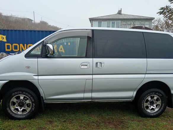 2004 Mitsubishi Delica IV, серебристый, 1600000 рублей - вид 4
