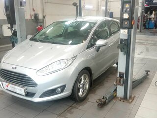 2016 Ford Fiesta Mk6 Рестайлинг, серебристый, 630000 рублей, вид 1