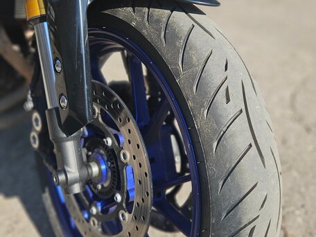 2018 Yamaha MT-09 Tracer (FJ-09), серебристый, 950000 рублей, вид 5
