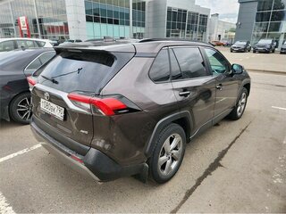 2020 Toyota RAV4 V (XA50), коричневый, 2695000 рублей, вид 3