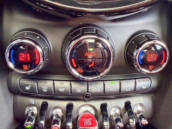 2020 Mini Hatch JCW III (F55/F56) Рестайлинг, зелёный, 3150000 рублей - вид 12