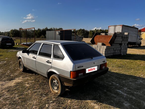 2004 Lada (ВАЗ) 21093i, серебристый, 105000 рублей - вид 3