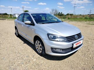 2018 Volkswagen Polo V Рестайлинг, белый, 990000 рублей, вид 2