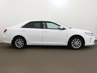 2016 Toyota Camry VII (XV50) Рестайлинг, белый, 1888000 рублей, вид 4