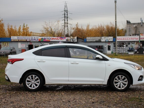 2017 Hyundai Solaris II, белый, 1095000 рублей - вид 3