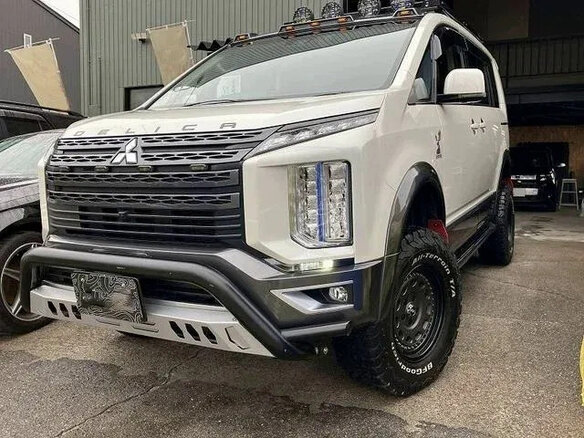 2023 Mitsubishi Delica D:5 I Рестайлинг, белый, 2800000 рублей - вид 1