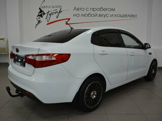 2012 Kia Rio 4-speed III, белый, 649000 рублей, вид 4