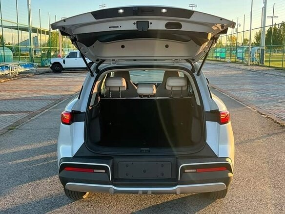 2024 BYD Yuan Up 45.12 kWh, серебристый, 1850000 рублей - вид 5