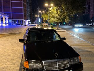 1998 Mercedes-Benz C-Класс 200 I (W202) Рестайлинг, чёрный, 450000 рублей, вид 3
