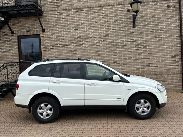 2010 SsangYong Kyron I Рестайлинг, белый, 795000 рублей - вид 2