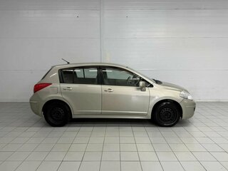 2011 Nissan Tiida I Рестайлинг, коричневый, 950000 рублей, вид 4