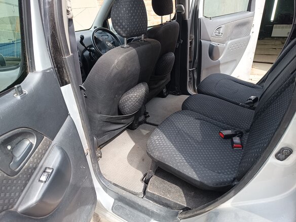 2003 Toyota FunCargo, серый, 370000 рублей - вид 17