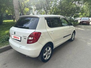2012 Skoda Fabia II Рестайлинг, белый, 600000 рублей, вид 4