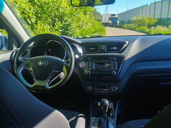 2015 Kia Rio III Рестайлинг, чёрный, 1100000 рублей - вид 9