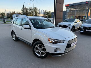 2010 Mitsubishi Outlander II Рестайлинг, белый, 975000 рублей, вид 3