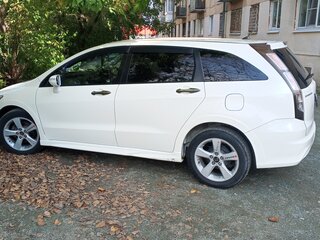 2010 Honda Stream II Рестайлинг, белый, 1100000 рублей, вид 1