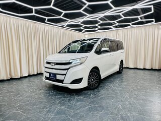 2019 Toyota Noah III (R80) Рестайлинг, белый, 2199999 рублей, вид 1
