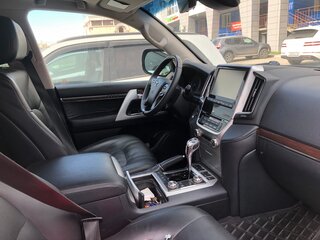 2016 Toyota Land Cruiser 200 Series Рестайлинг 2, белый, 4700000 рублей, вид 4