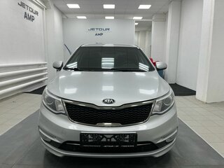 2017 Kia Rio III Рестайлинг, серебристый, 1070000 рублей, вид 2