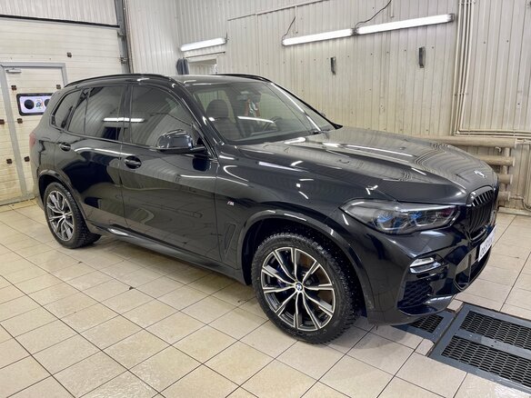 2020 BMW X5 40i IV (G05/G18), чёрный, 8550000 рублей - вид 2