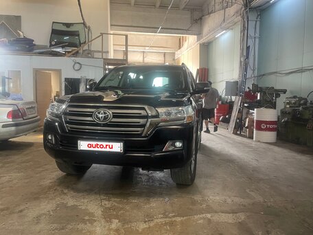 2016 Toyota Land Cruiser 200 Series Рестайлинг 2, чёрный, 5200000 рублей, вид 1