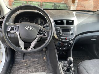 2014 Hyundai Solaris I Рестайлинг, белый, 530000 рублей, вид 5