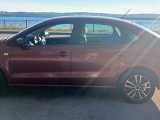 2015 Volkswagen Polo V, красный, 730000 рублей, вид 4