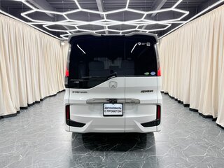 2016 Honda Stepwgn Spada V, белый, 1749000 рублей, вид 5