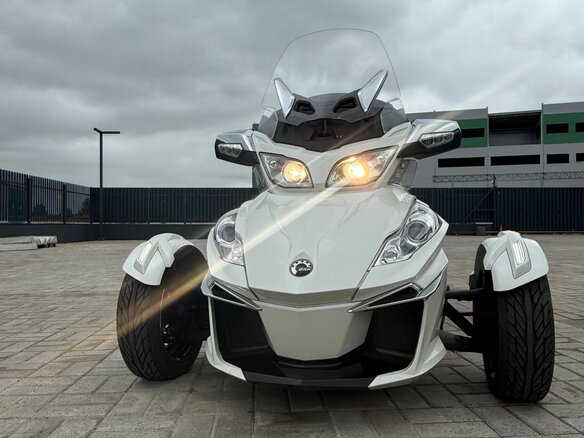 2016 BRP Can-Am Spyder, белый, 1750000 рублей - вид 1