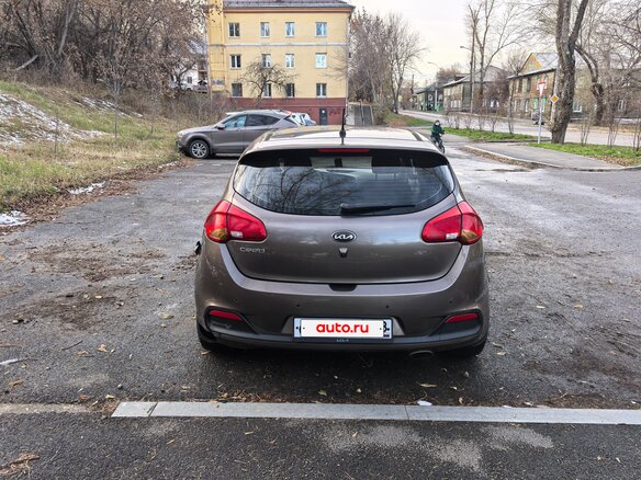 2013 Kia Ceed II, коричневый, 675000 рублей - вид 2