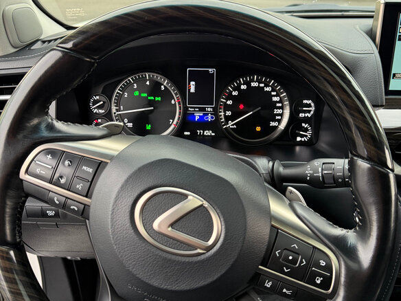 2018 Lexus LX 570 III Рестайлинг 2, белый, 9250000 рублей - вид 11