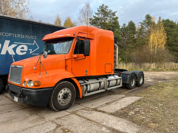 2003 Freightliner Century Class, оранжевый, 1700000 рублей
