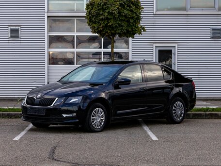 2020 Skoda Octavia III (A7) Рестайлинг, чёрный, 1695000 рублей, вид 1