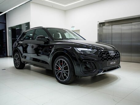 2025 Audi Q5 L 45 TFSI II (FY) Рестайлинг, чёрный, 6370700 рублей, вид 1