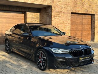 2022 BMW 5 серии 540i VII (G30/G31/G38) Рестайлинг, чёрный, 4590000 рублей, вид 3