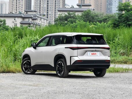 2026 Toyota bZ3X 50 kWh, серебристый, 2340000 рублей, вид 4