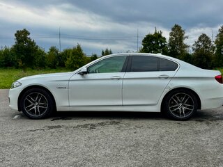 2013 BMW 5 серии 528i xDrive VI (F10/F11/F07) Рестайлинг, белый, 1630000 рублей, вид 4